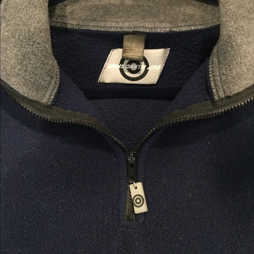 Navy Fleece pullover top. Excellent .condition. - Picture 2 of 6